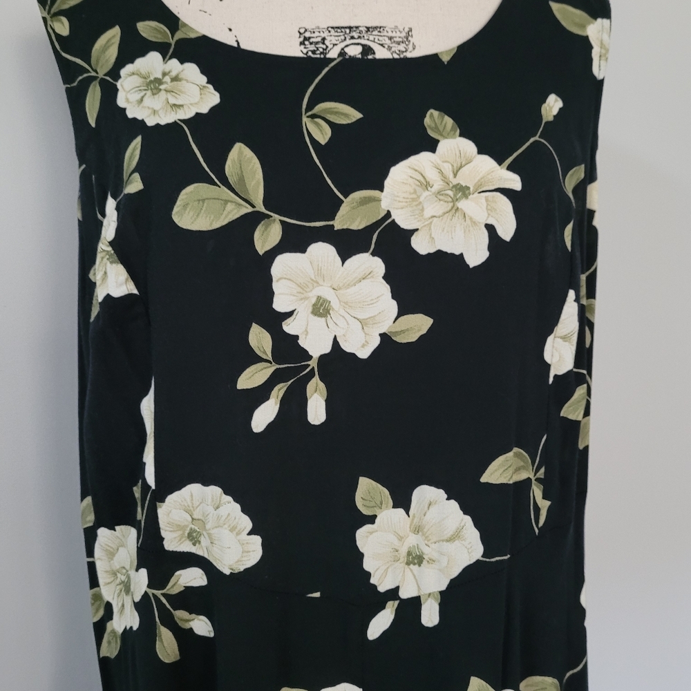 Flowered Maxi Dress - Picture 9 of 12